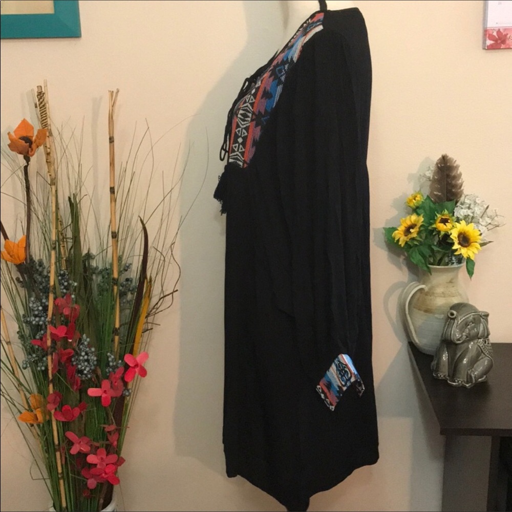 Velzera Embroidered Tunic - Picture 7 of 8